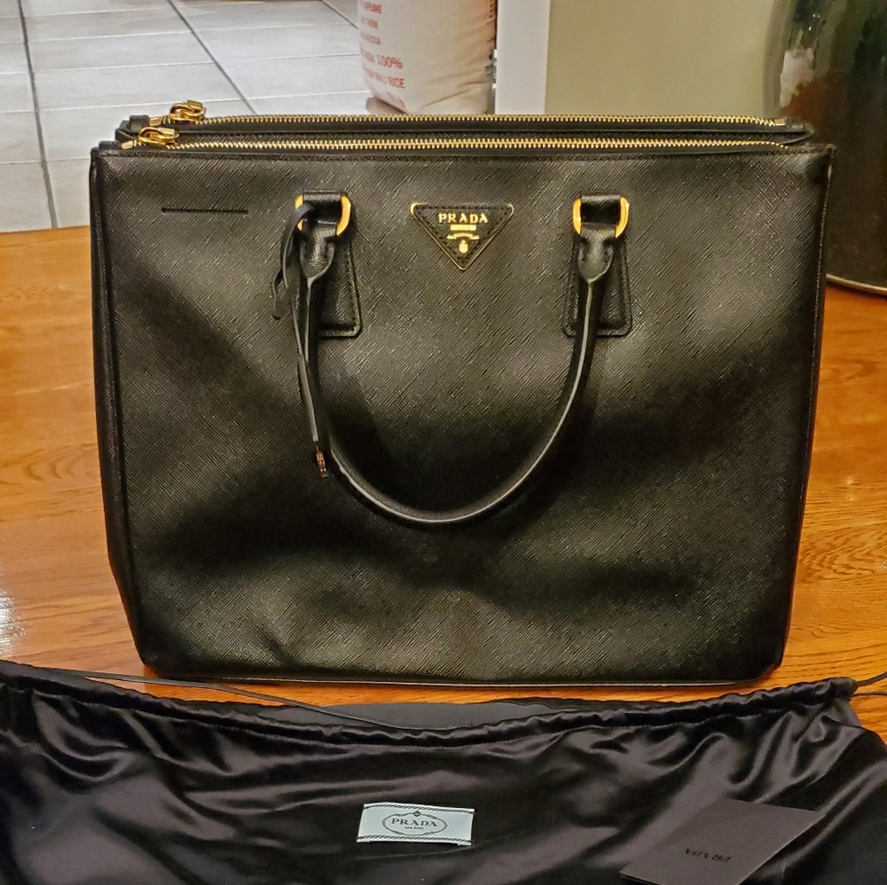 Prada saffiano Lux double zip tote (Nero)